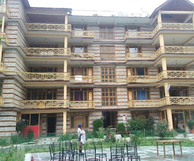 https://imgcld.yatra.com/ytimages/image/upload/t_hotel_yatra_city_desktop/v1438172452/Domestic Hotels/Hotels_Manali/Hotel New River West/Overview.jpg